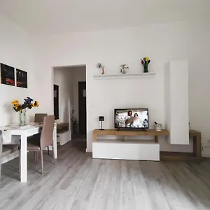 https://la-casina-di-orsolina.it-tuscanyhotel.com